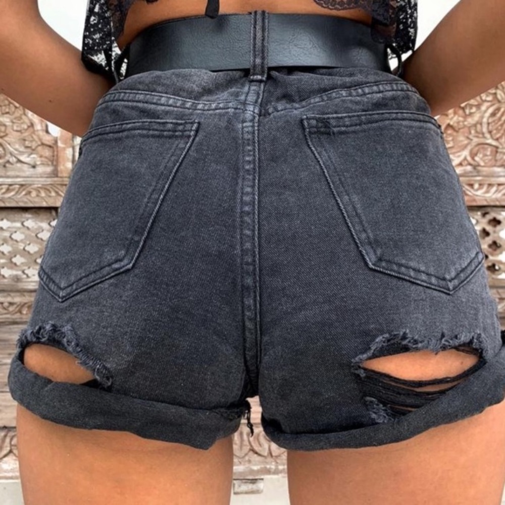 Tiger mist Francie high rise black denim cheeky shorts size small